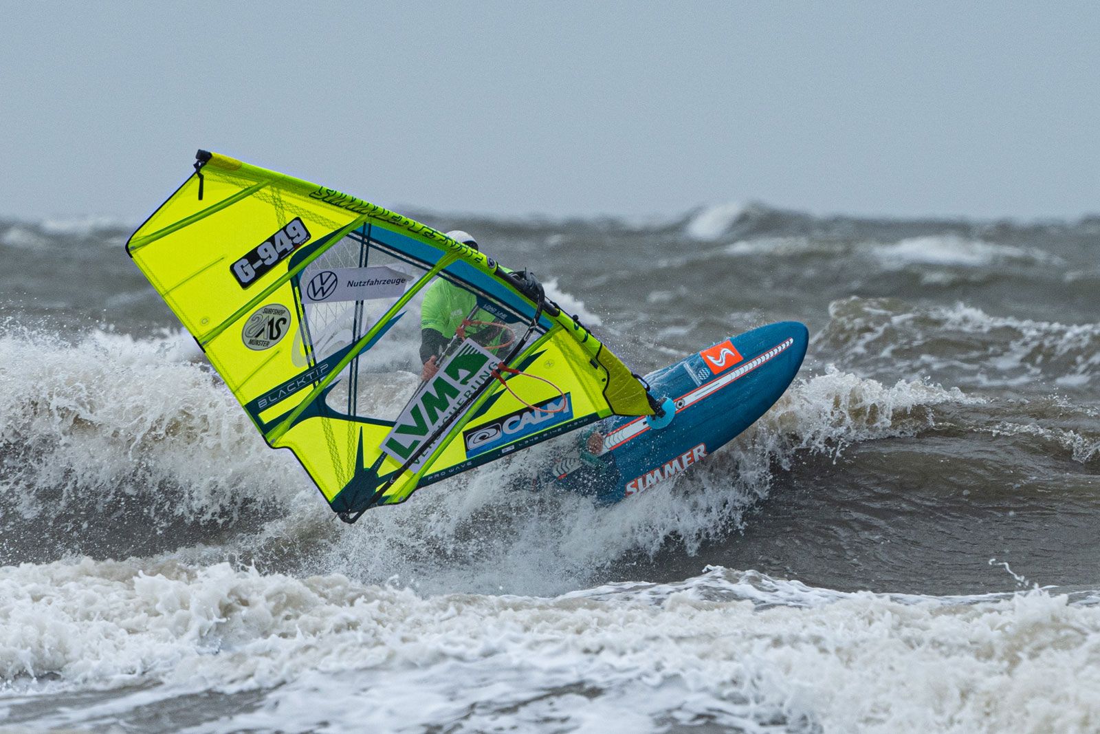Multivan Windsurf Cup St. Peter-Ording 2022: Holger Beer gewinnt die Wavedisziplin 