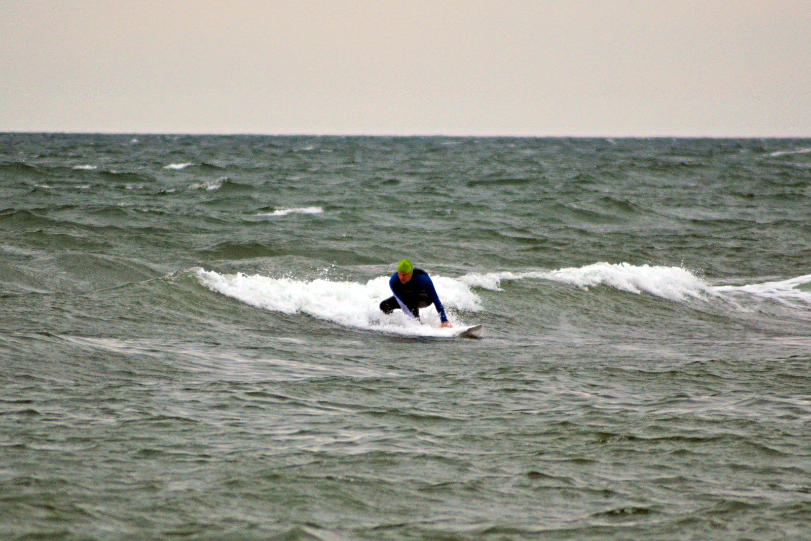 Flo Jung Wave Camp Dänemark: Philipp Grzybowski berichtet Alex beim Wellenreiten