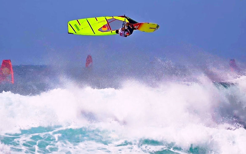 Windsurfing at Hookipa - Ricardo Campello