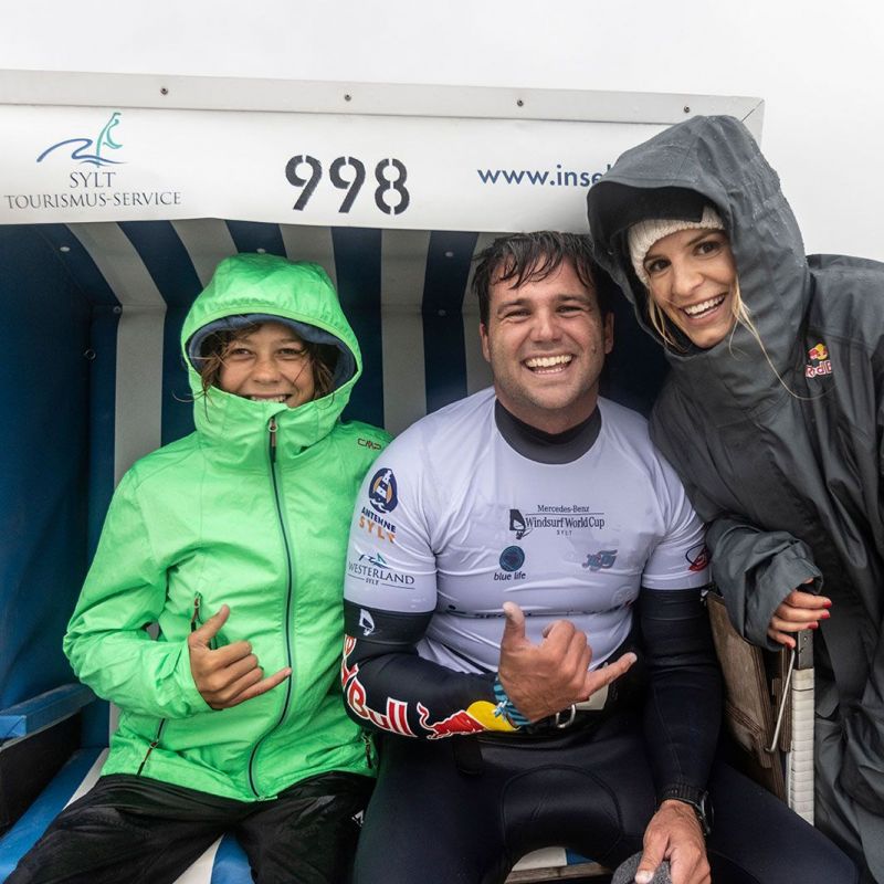 Philip Kster und Manca Notar finden bei Sol Degrieck Unterschlupf