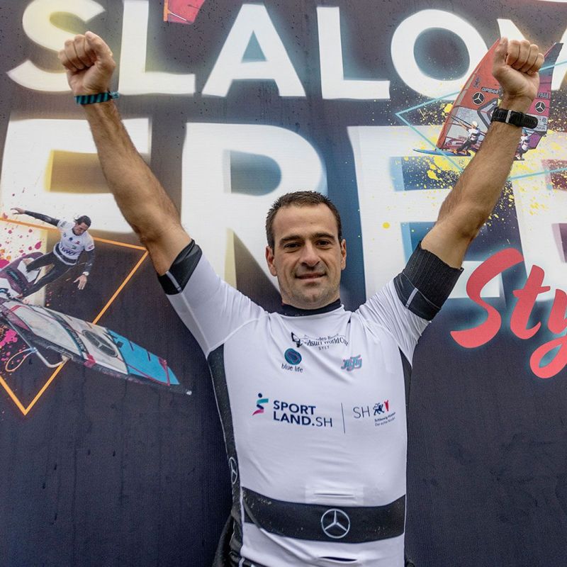 Der strahlende Gesamtsieger der Tour, Marcilio Browne