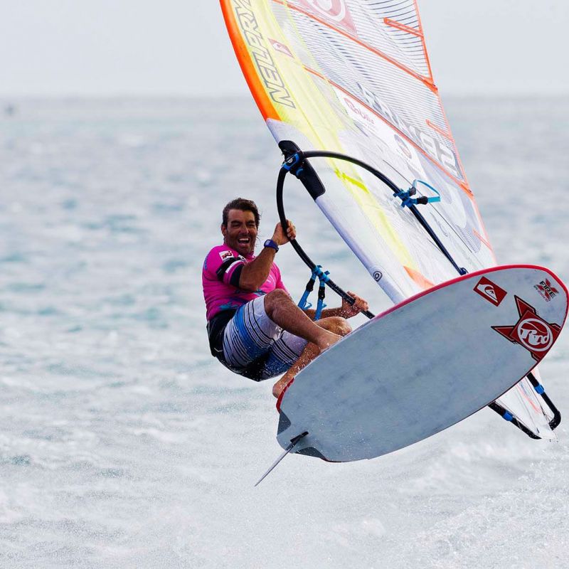 Auch ein Hpfer ber die Zielline heit bei Antoine Albeau klarer Sieg