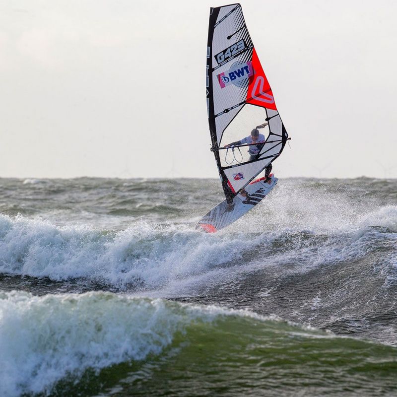 Lina beim Waveriding