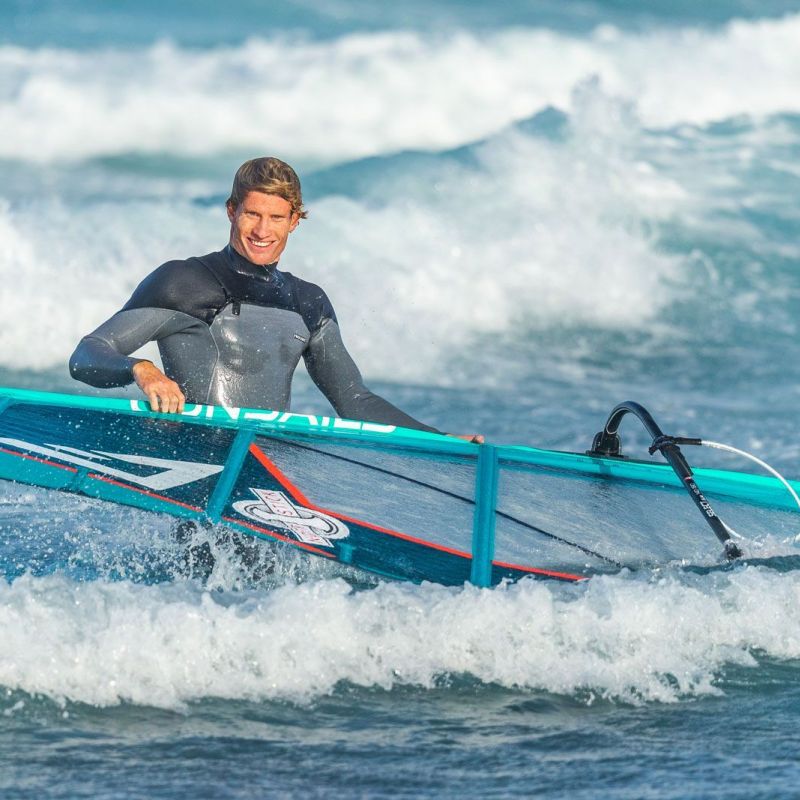 Julian Salmonn auf dem Weg aus dem Wasser