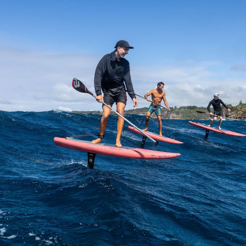 Finn und Jeffrey Spencer zusammen mit Arthur Arutkin auf der Welle