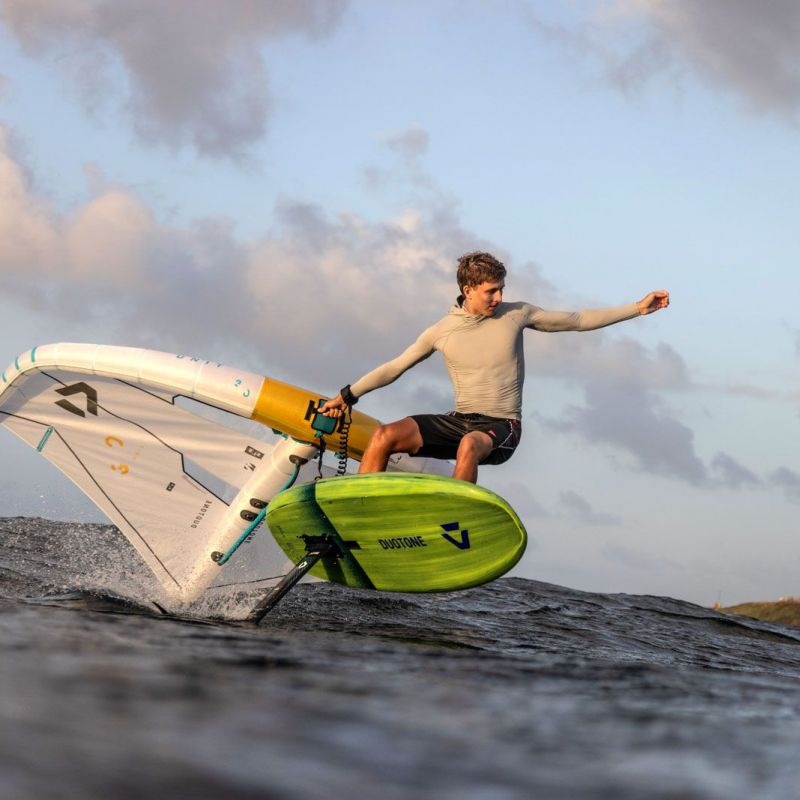 Finn Spencer testet den Sky Style SLS und Unit auf der Welle