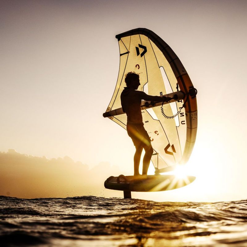 Finn Spencer mit dem Unit SLS 2025 bei Abendlicht