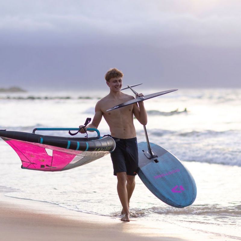 Finn Spencer am Strand von Maui