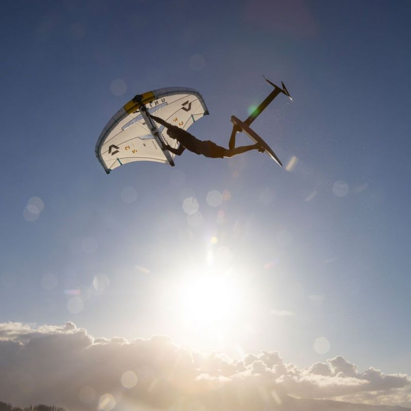 Jeffrey Spencer schraubt den Sky Style SLS und Unit SLS Concept Blue in die Luft