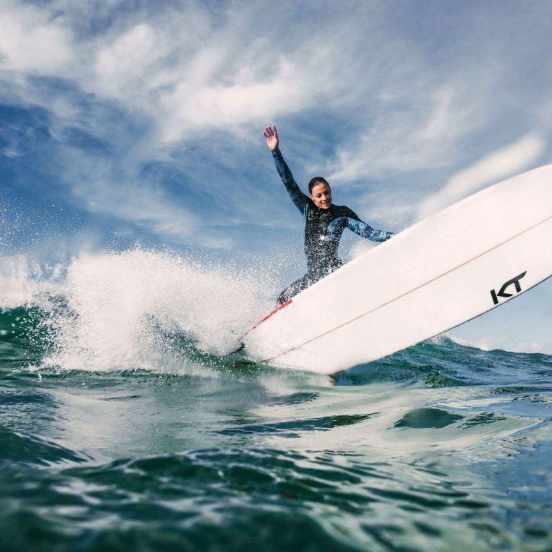 Meine Frau mal auf dem Longboard.