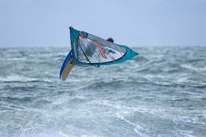 Beim World Cup auf Sylt 2008 tritt Antoine Albeau zur Überraschung vieler Fans auch im Waveriding an und schlägt sich prima