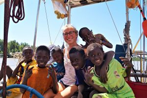 Anne mit Beusch auf unserem Schiff, Gambia
