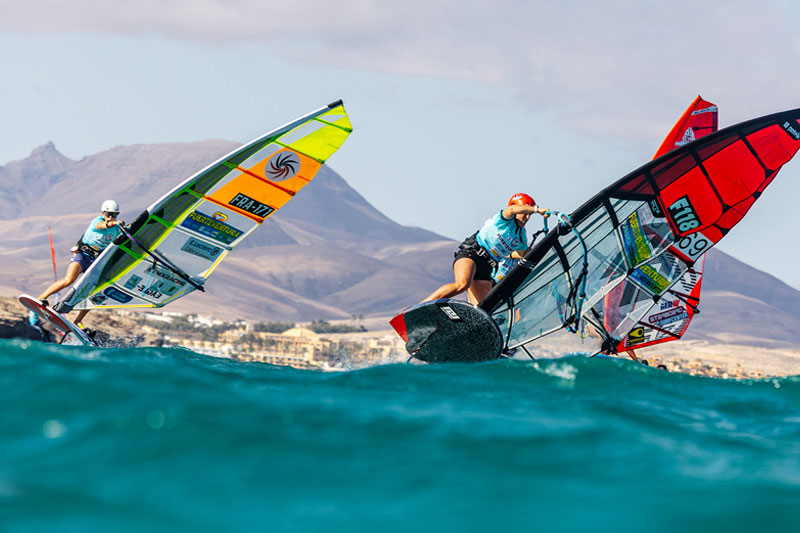 PWA World Cup Fuerteventura 2024: Marion Mortefon und Daniele Benedetti gehen in Führung