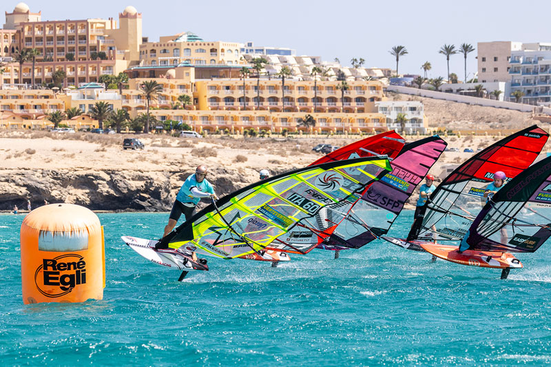 PWA World Cup Fuerteventura 2024: Starkwind-Foil-Slalom an Tag 7