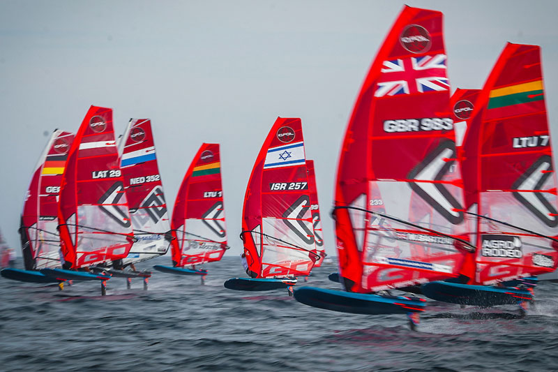 iQFOiL Open European Championship Cagliari 2024: Watson und Di Tomassi in Führung