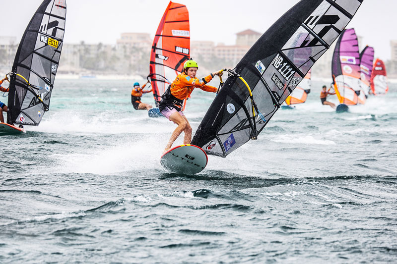 PWA Aruba Hi-Winds Youth Slalom 2025: Traumstart in der Karibik