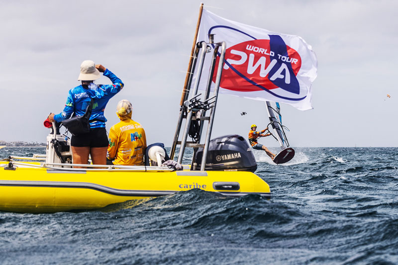 PWA Aruba Hi-Winds Youth Slalom 2025: Bobbi-Lynn de Jong und Brendan Lorho weiter auf Kurs