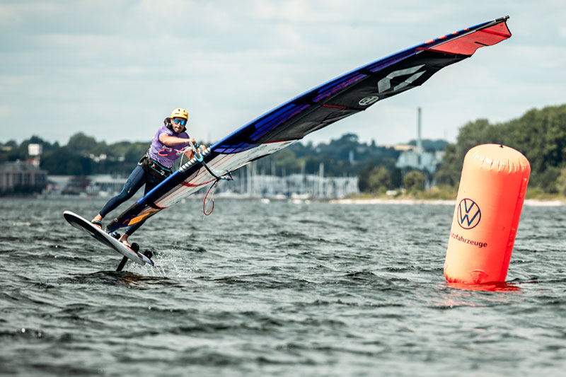 California Windsurf Cup Pelzerhaken 2025: Vincent Langer gewinnt das Auftaktrennen