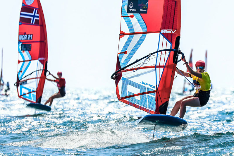 iQFOiL U23 World Championship Portimo 2025: Starkwind-Racing am zweiten Tag