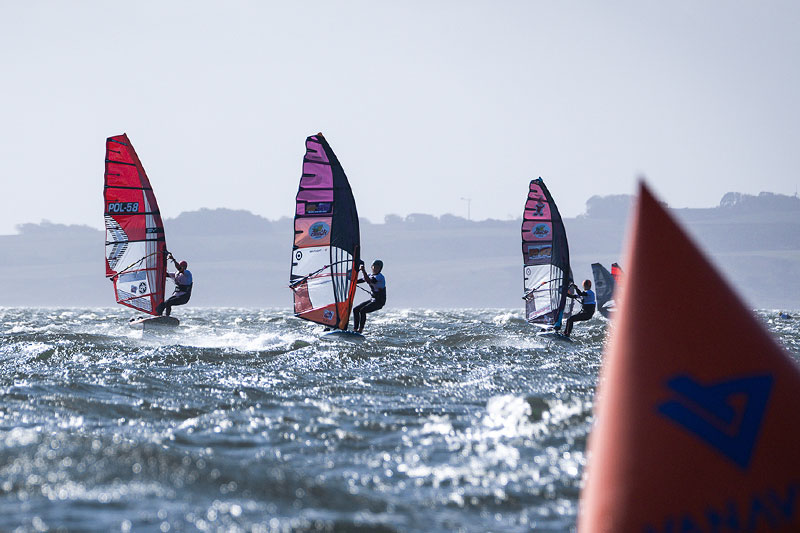 PWA/IWT Youth World Cup Klitmller 2025: Slalom-Action bei Starkwind