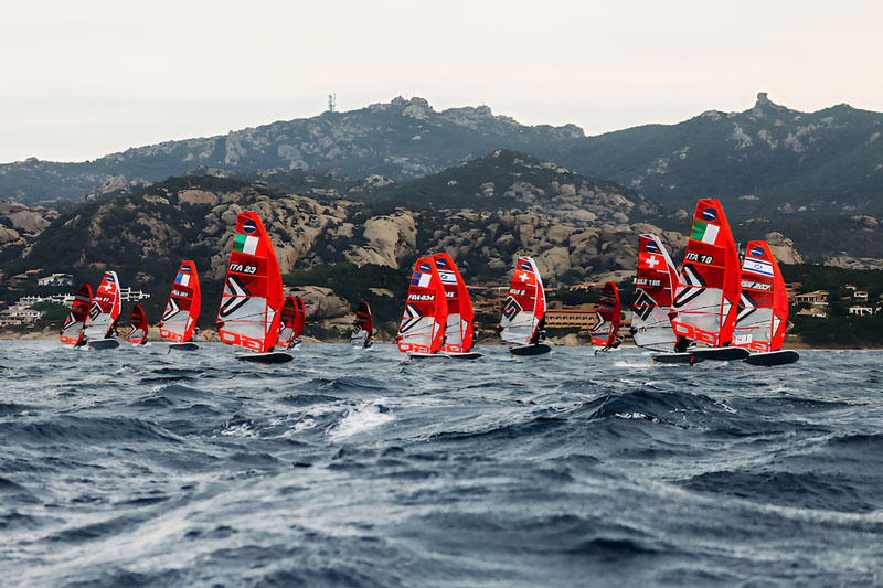 iQFOiL Youth & Junior European Championships 2025: Der Mistral sorgt für Spannung