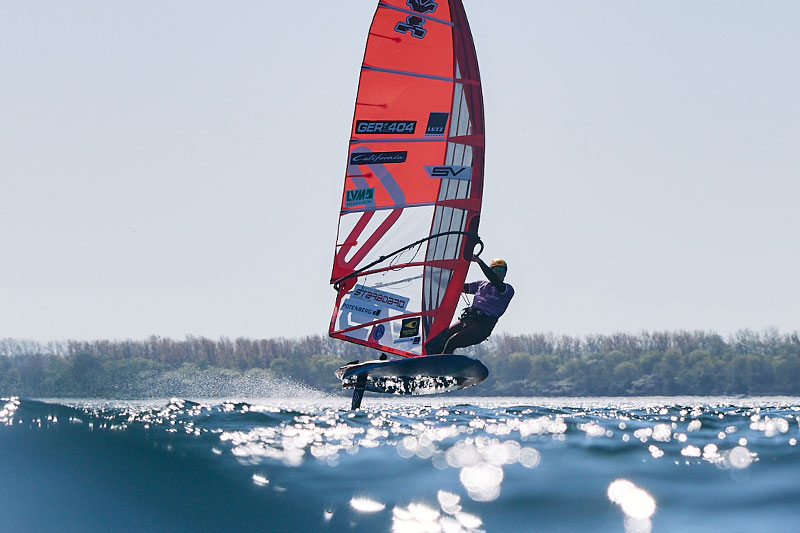 California Windsurf Cup K&uuml;hlungsborn 2026: Fabian Wolf gewinnt North One Hour