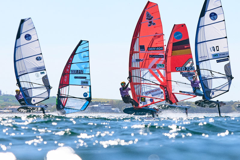 California Windsurf Cup K&uuml;hlungsborn 2026: Fabian Wolf triumphiert im Foiling-Duell