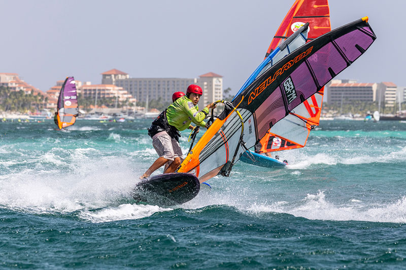 PWA Youth & Junior Aruba Hi-Winds 2026: Mario Boekstegers geht in F&uuml;hrung