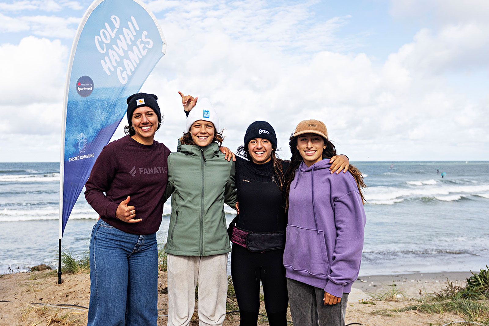 Die vier besten Frauen beim Cold Hawaii PWA Youth Windsurf World Cup 2022