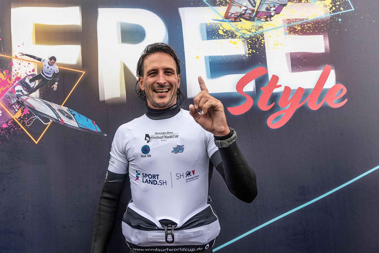 Bitte noch ein Bier, Adrien Bosson