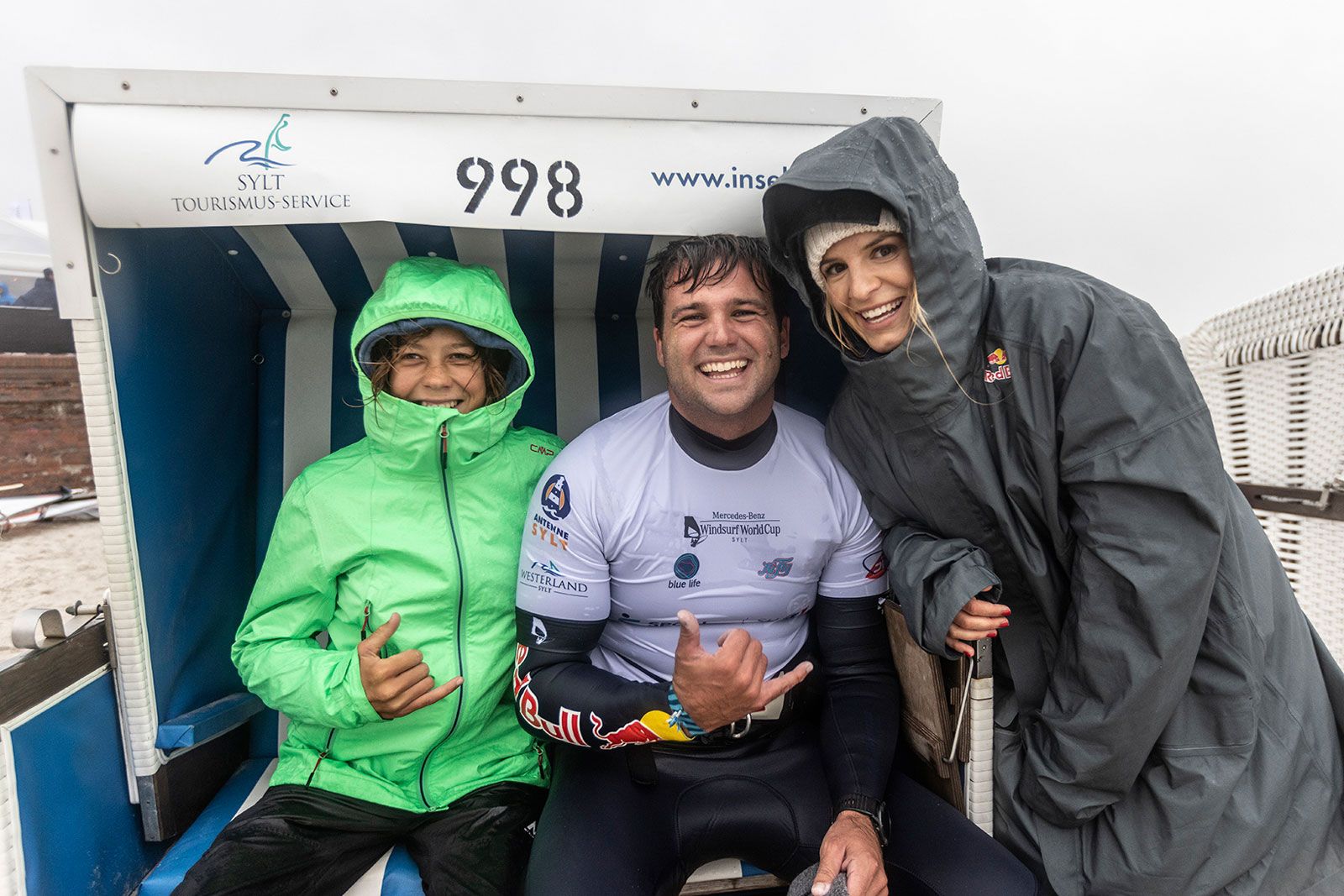 Philip Kster und Manca Notar finden bei Sol Degrieck Unterschlupf