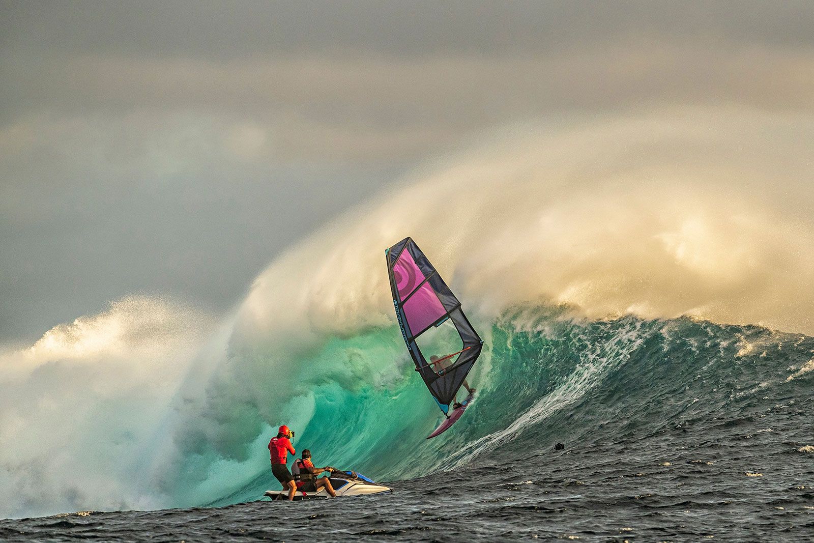 PWA/IWT Fiji Surf Pro 2023: Bernd Roediger berichtet vom ersten Tag 