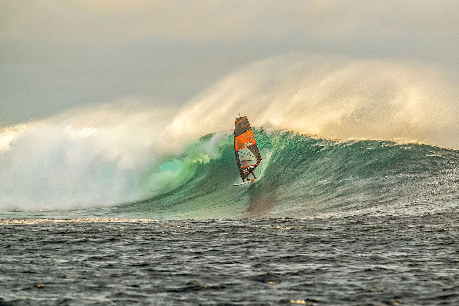 PWA/IWT Fiji Surf Pro 2023: Bernd Roediger berichtet vom ersten Tag 