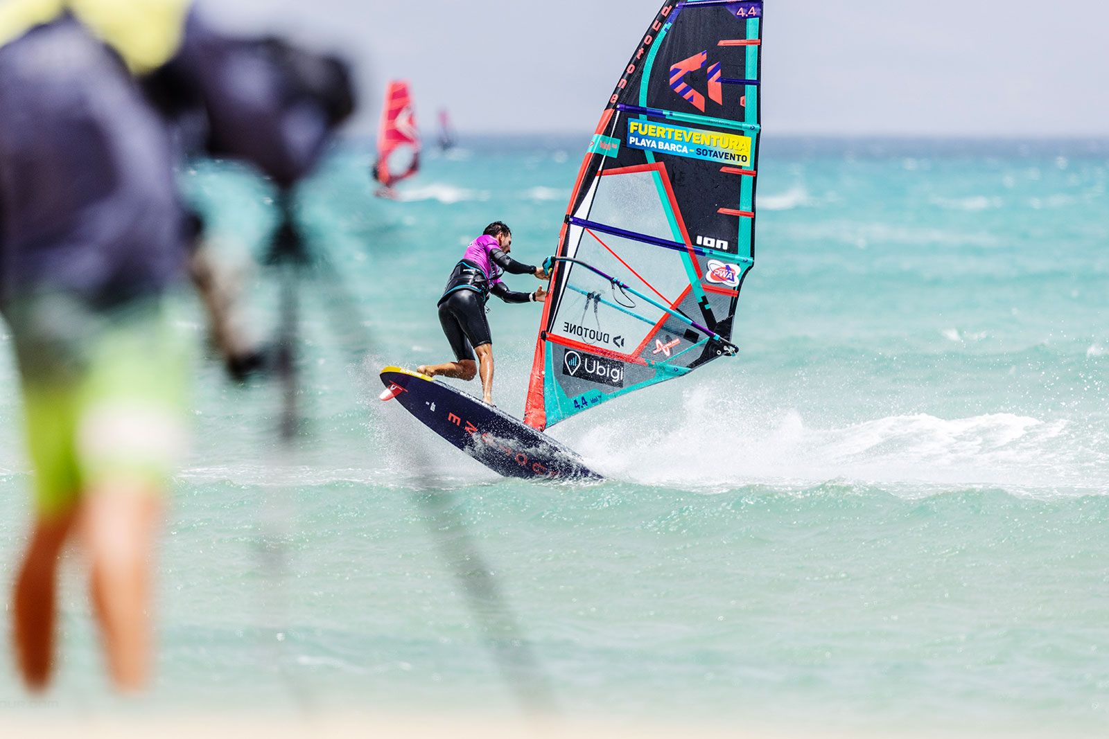 PWA World Cup Fuerteventura 2024: Adrien Bosson setzt sich gegen Lennart Neubauer durch 