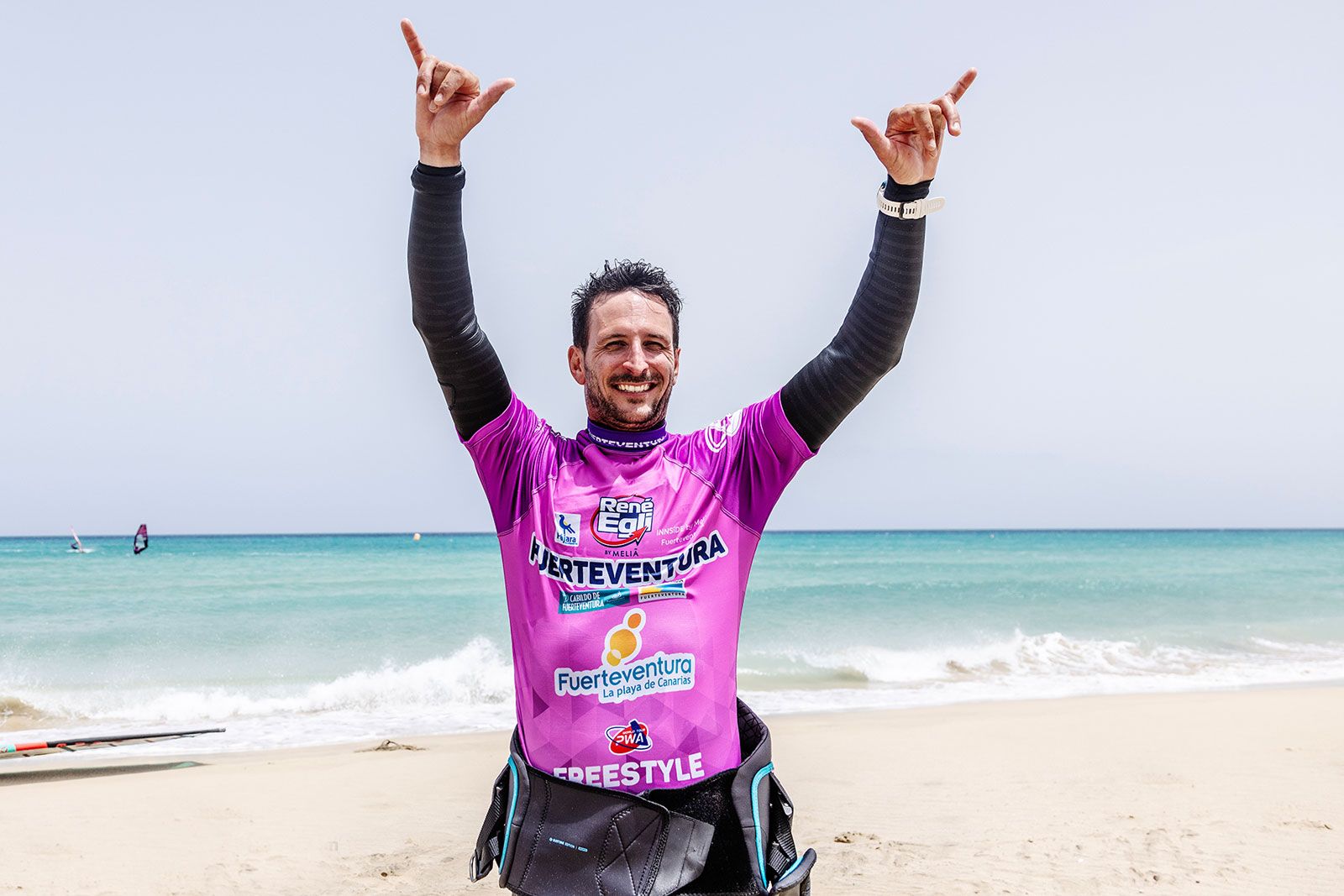 PWA World Cup Fuerteventura 2024: Adrien Bosson setzt sich gegen Lennart Neubauer durch 