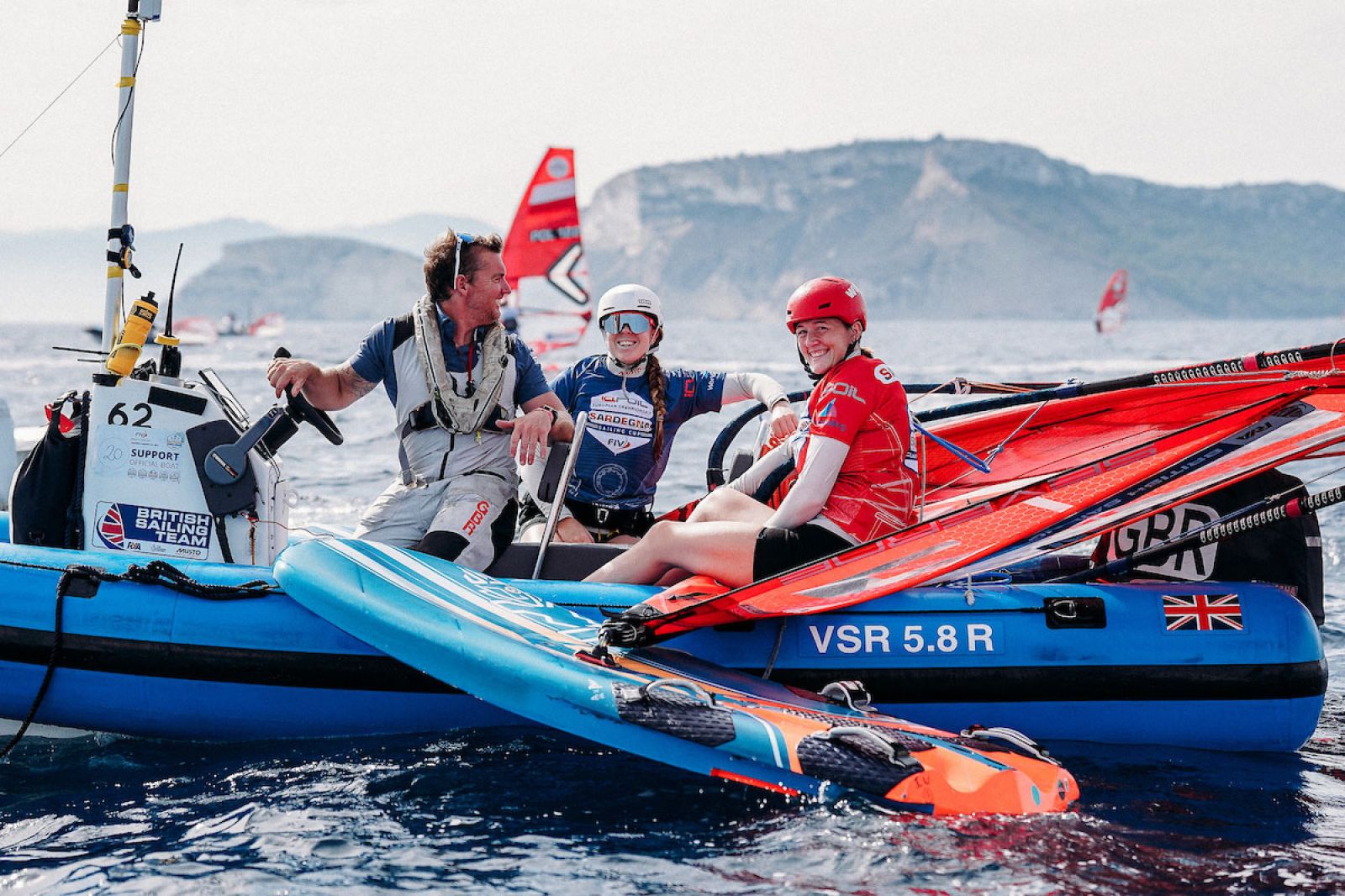 iQFOiL Open European Championship Cagliari 2024: Watson und Di Tomassi in Führung 