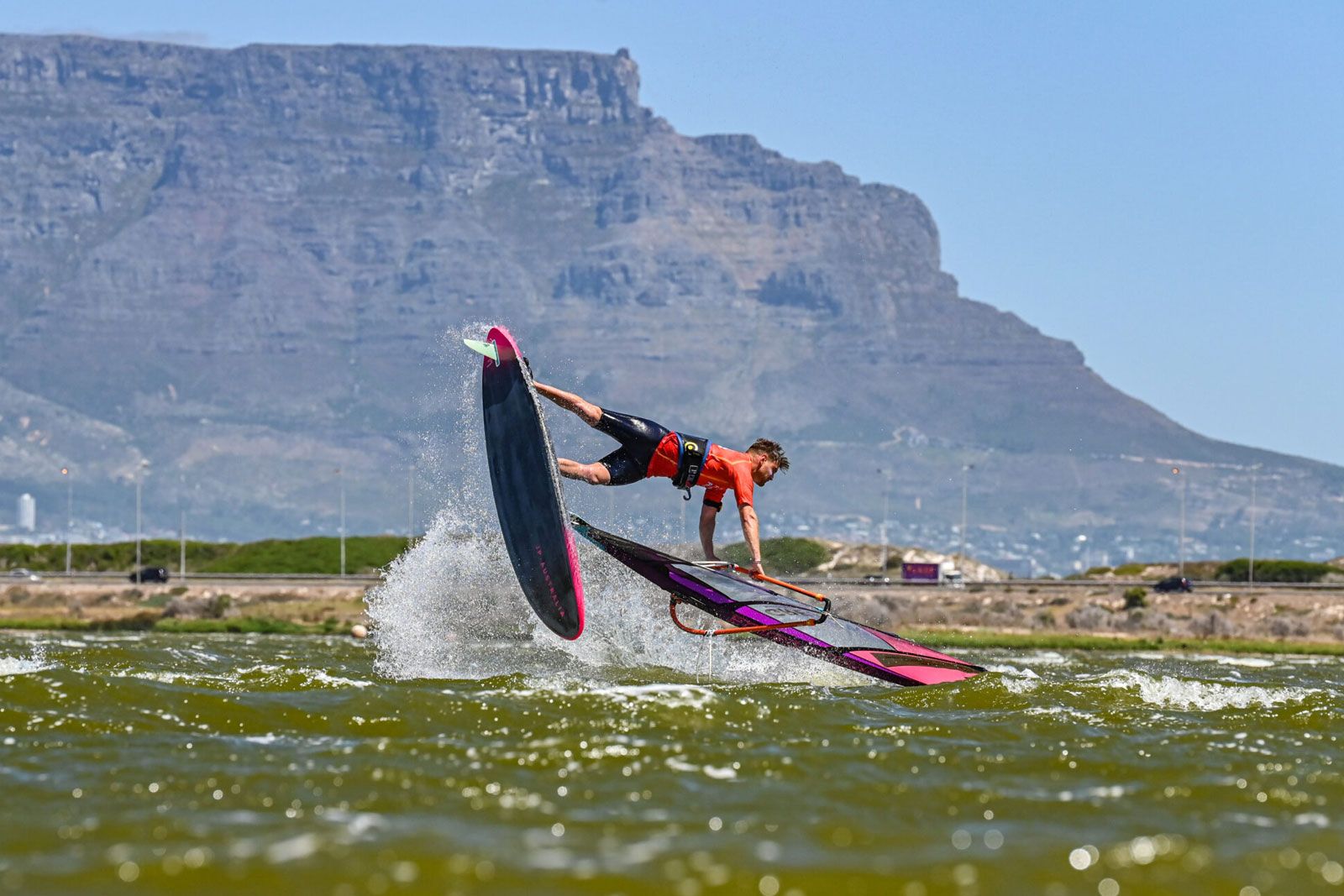 FPT Cape Town 2025: Lennart Neubauer gewinnt die Single 