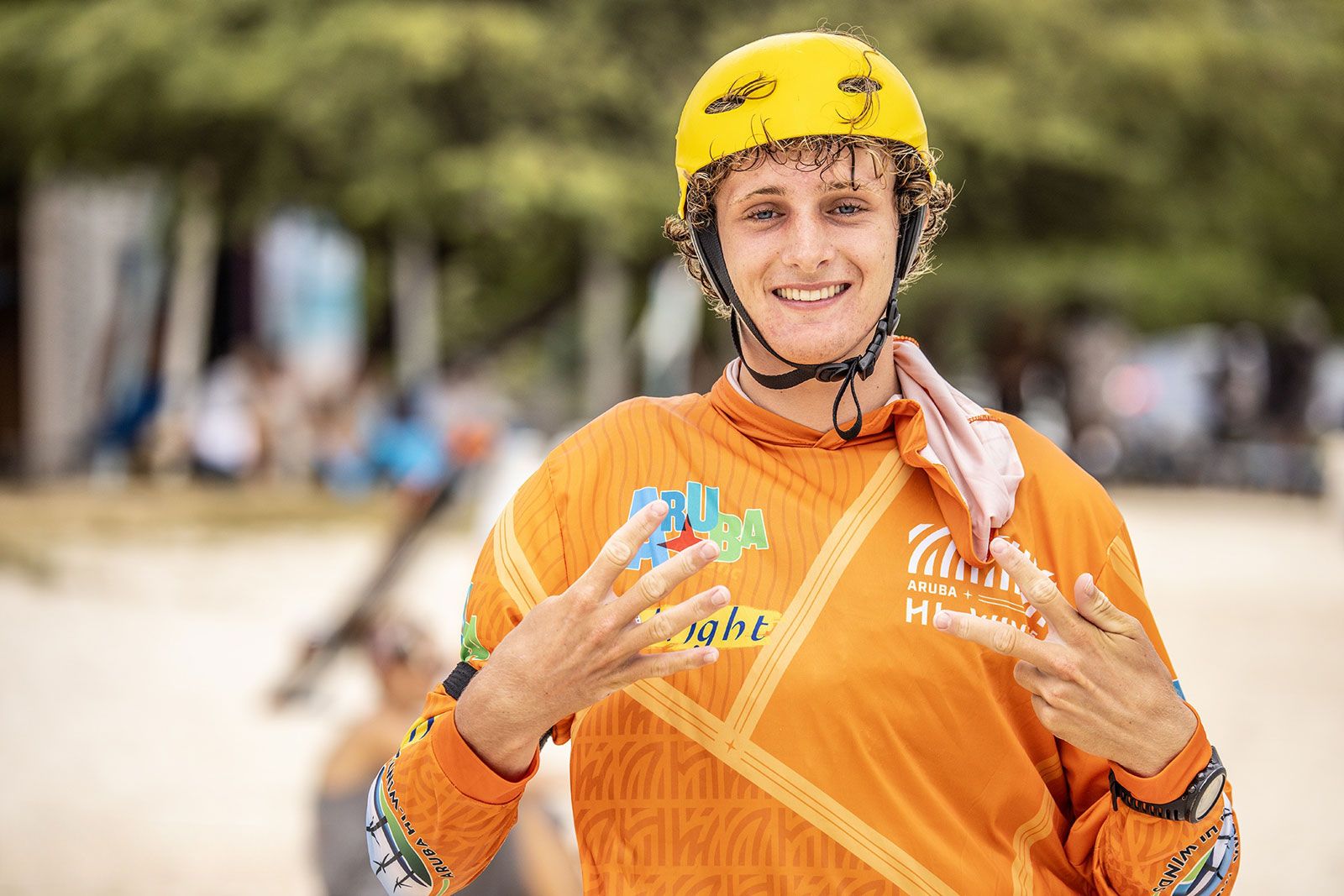 PWA Aruba Hi-Winds Youth Slalom 2025: Traumstart in der Karibik 