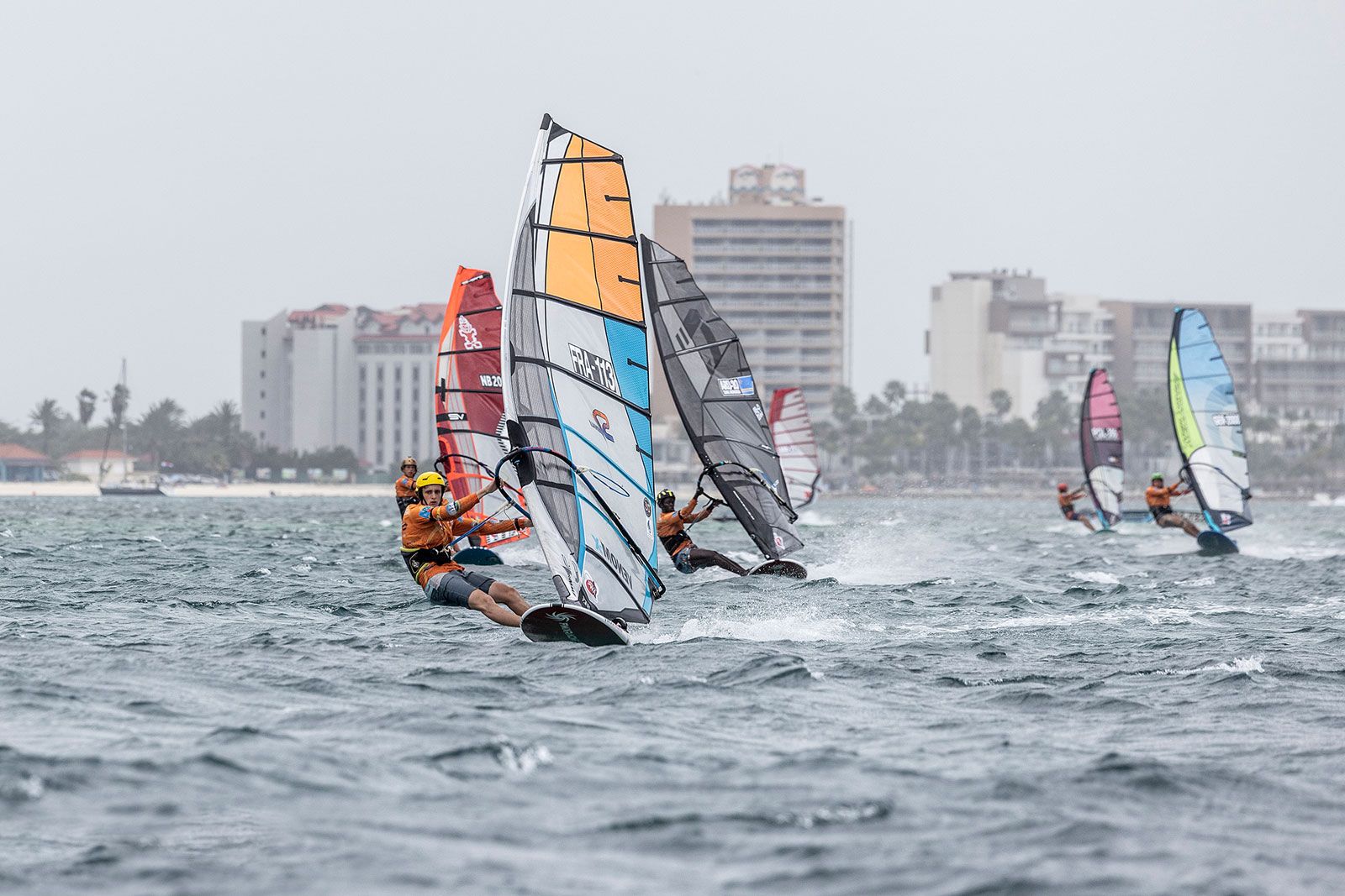 PWA Aruba Hi-Winds Youth Slalom 2025: Spannung bis zum letzten Tag 