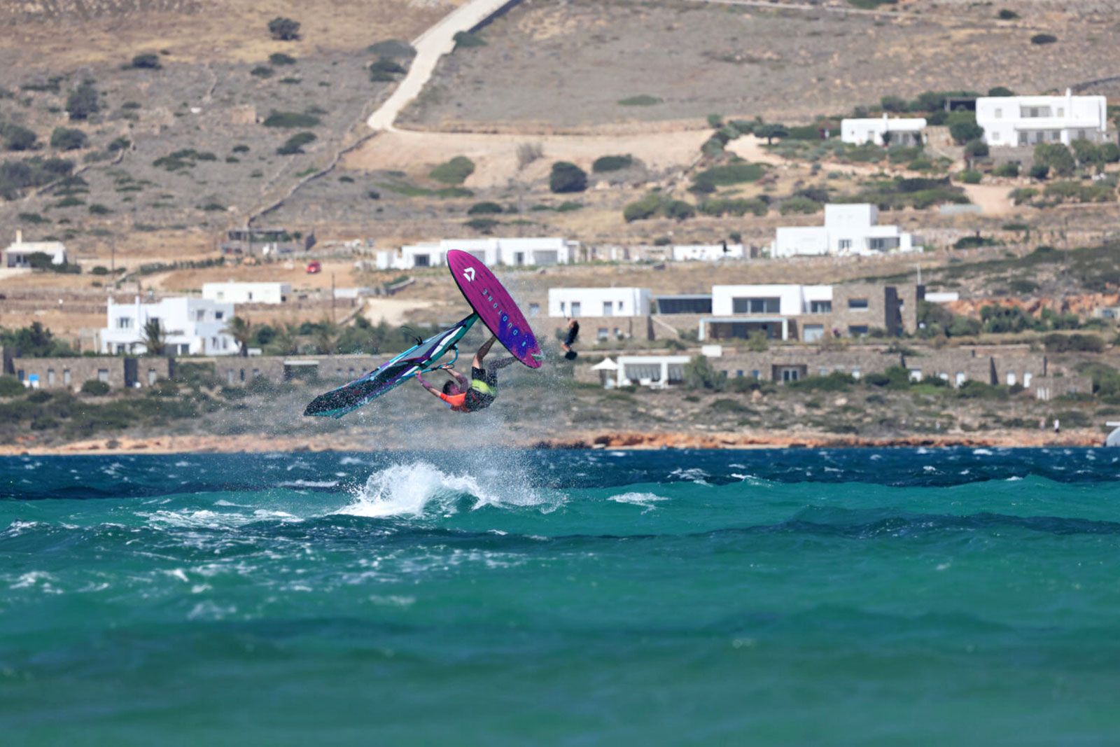 FPT Paros 2025: Jacopo Testa gewinnt S.U.R.F. 