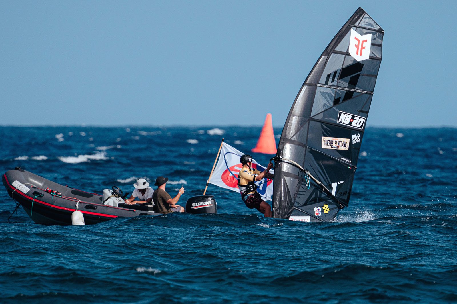 PWA World Cup Teneriffa 2025: Auftaktsieg für Pierre Mortefon 
