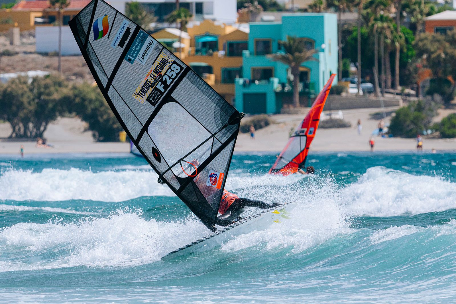 PWA World Cup Teneriffa 2025: Erste Ergebnisse im Waveriding 