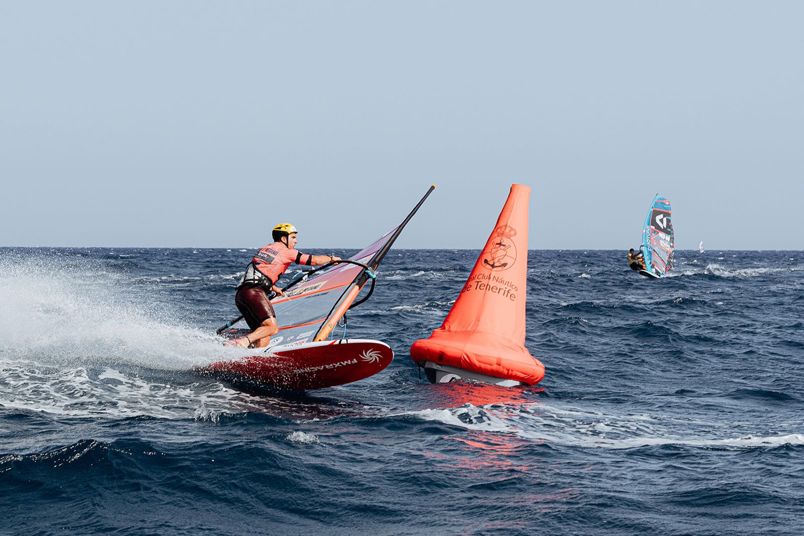 PWA World Cup Teneriffa 2025: Pierre Mortefon ist Weltmeister im Slalom-X 