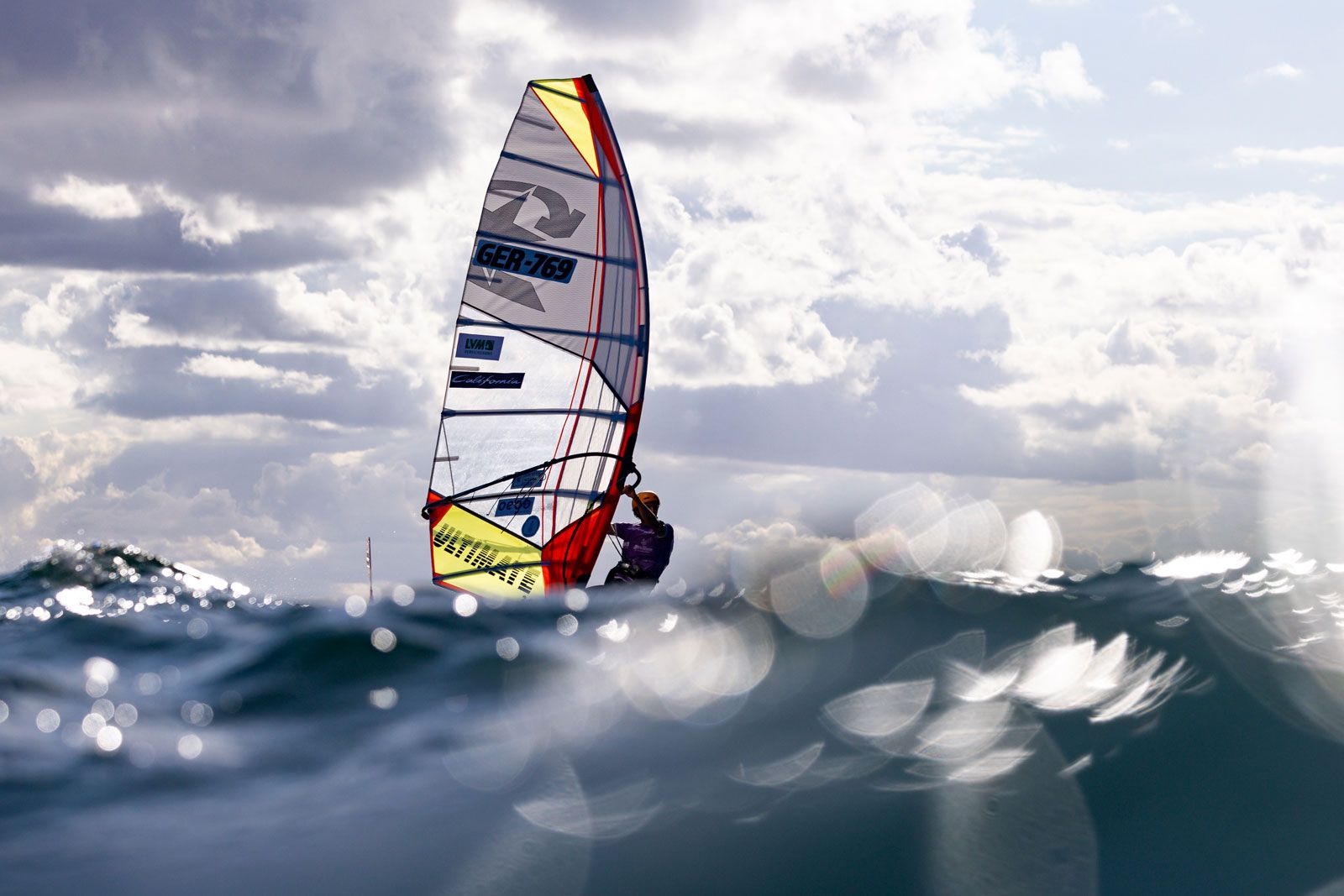 California Windsurf Cup Heiligenhafen 2025: Meno Büchler setzt sich an die Spitze 