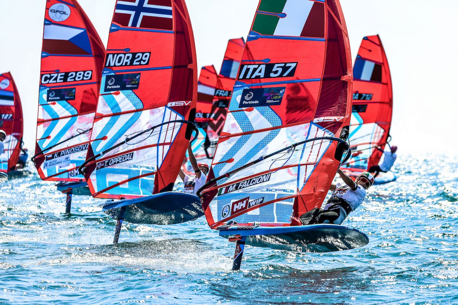 iQFOiL U23 World Championship Portimo 2025: Starkwind-Racing am zweiten Tag 