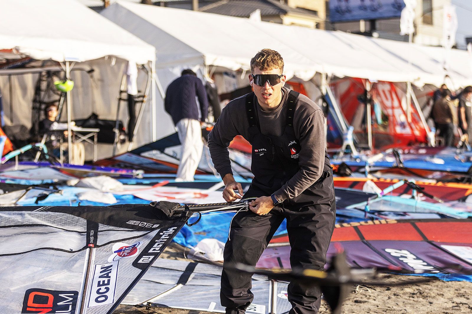 PWA Fly! ANA World Cup Yokosuka 2025: Starker Start von Lemeteyer und Iachino