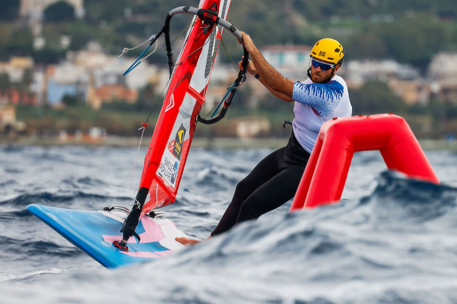 iQFOiL European Championships 2025: Große Namen, leichter Wind