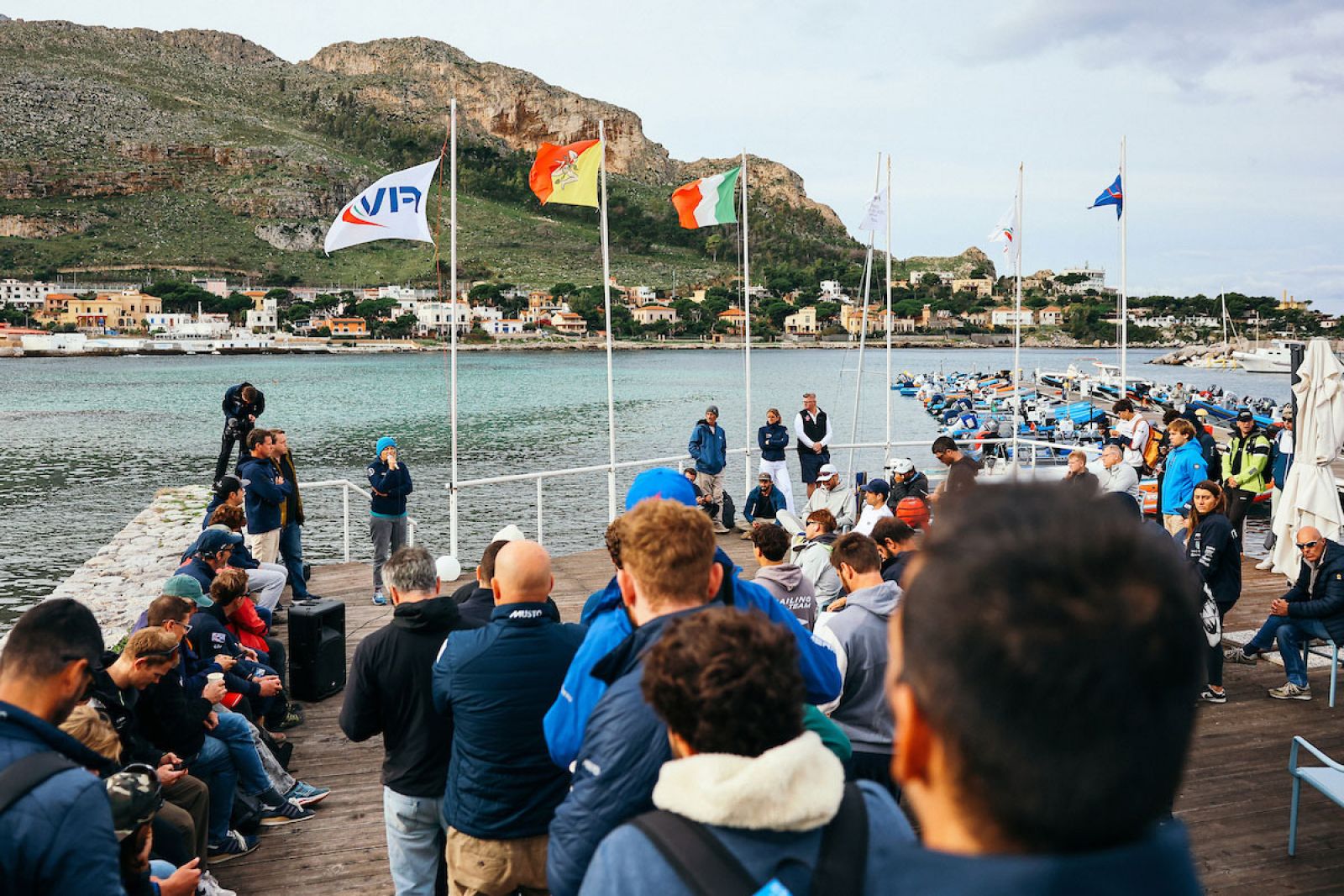 iQFOiL European Championships 2025: Große Namen, leichter Wind