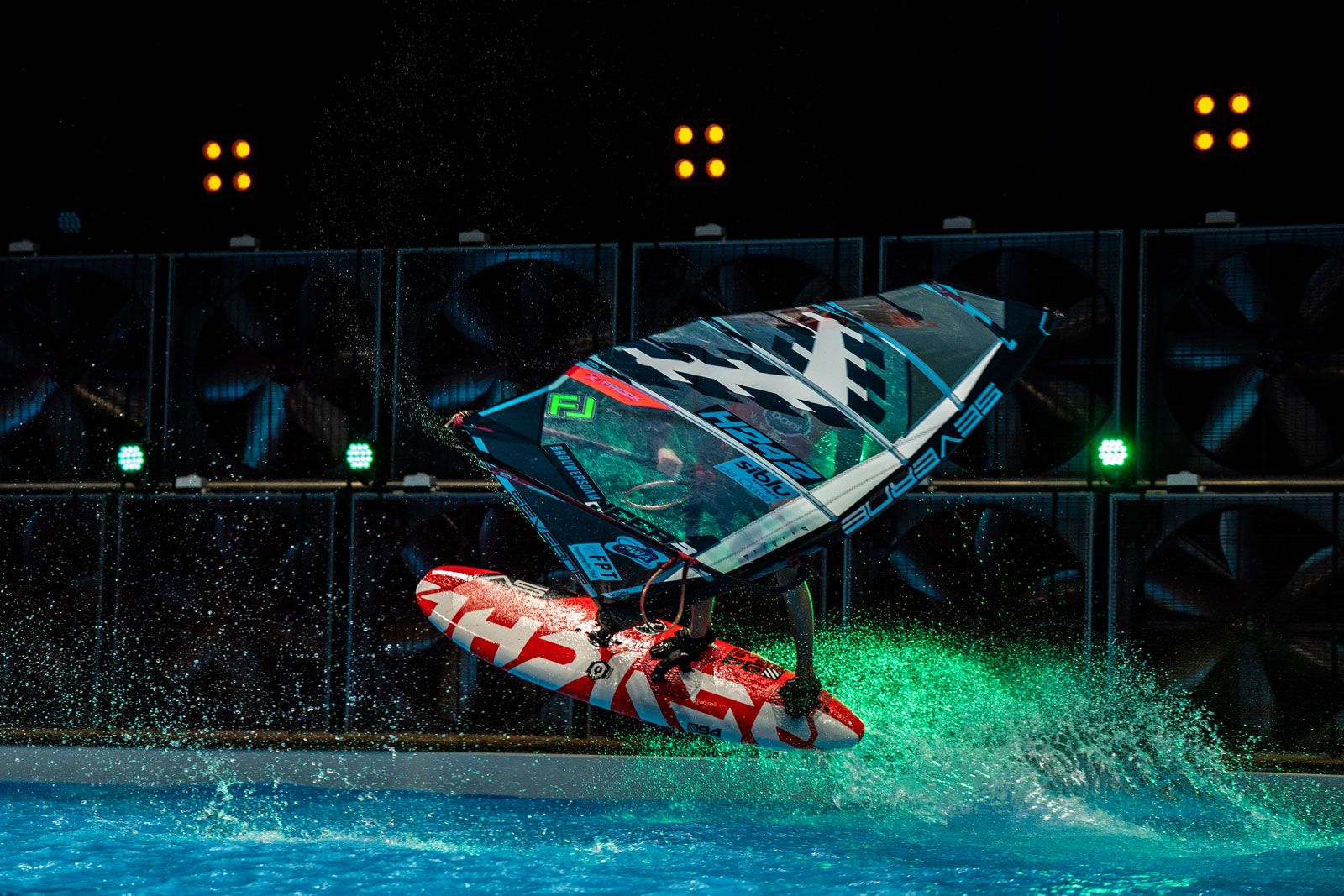 FPT boot Düsseldorf Tow-in World Series 2026: Top-Aufgebot auf dem XXL-Pool