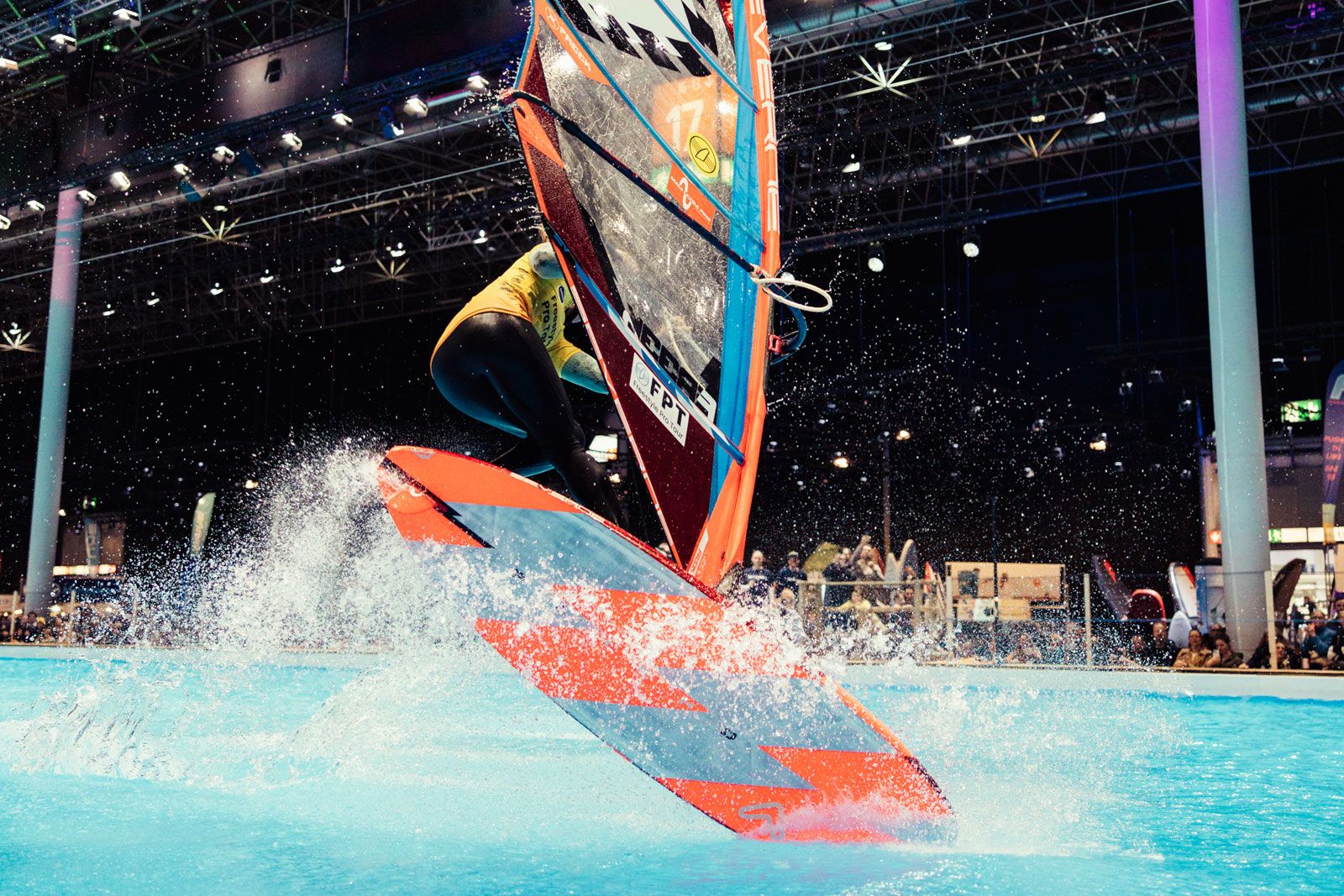 FPT boot D&uuml;sseldorf Tow-in World Series 2026: Huvermann und Caers gewinnen den Indoor-Event 